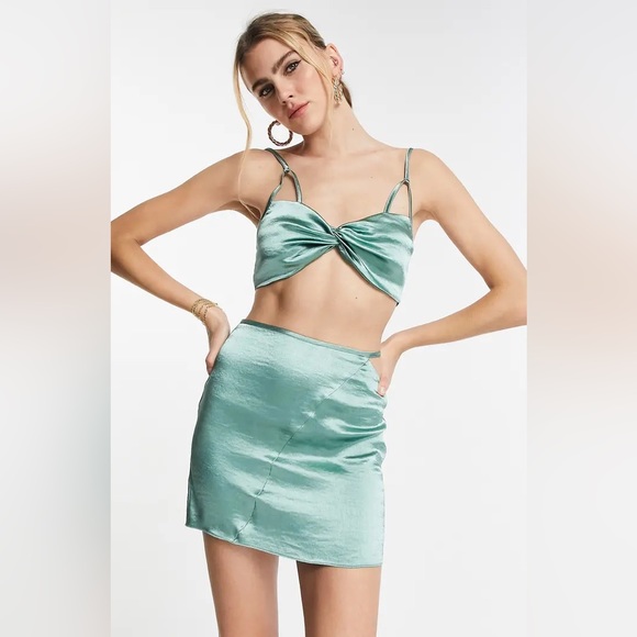 Topshop Dresses & Skirts - TOPSHOP HP NWT Side Cutout Teal Satin Mini Skirt Sz 10 Chic Sexy Club Preppy $52
